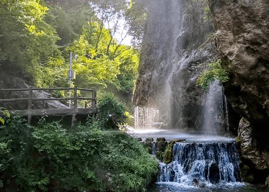 引领行业智能化转型 北京红星、牛栏山酒厂、燕京啤酒获“北京十大商业品牌匠心智造品牌”荣誉